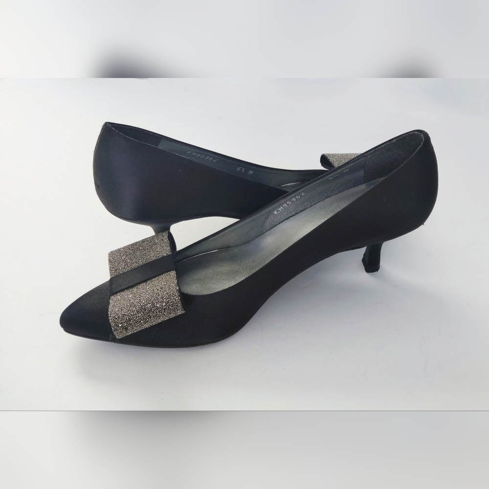 Stuart Weitzman Black Satin Women's Heels with Metallic Bow. 6.5 M. Never Used.